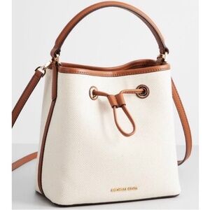 MICHAEL KORS | Suri Bucket Handbag Purse Crossbody Messenger Cream Leather Trim